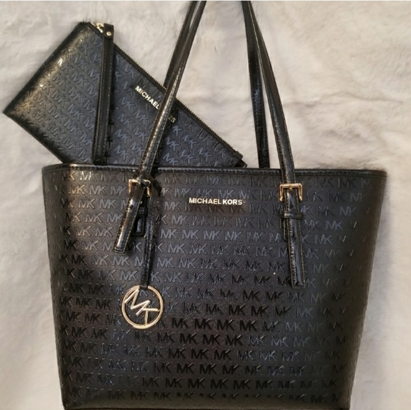 Michael Kors Handbags - Michael Kors JET SET 2PCS LEATHER SIGNATURE NWT